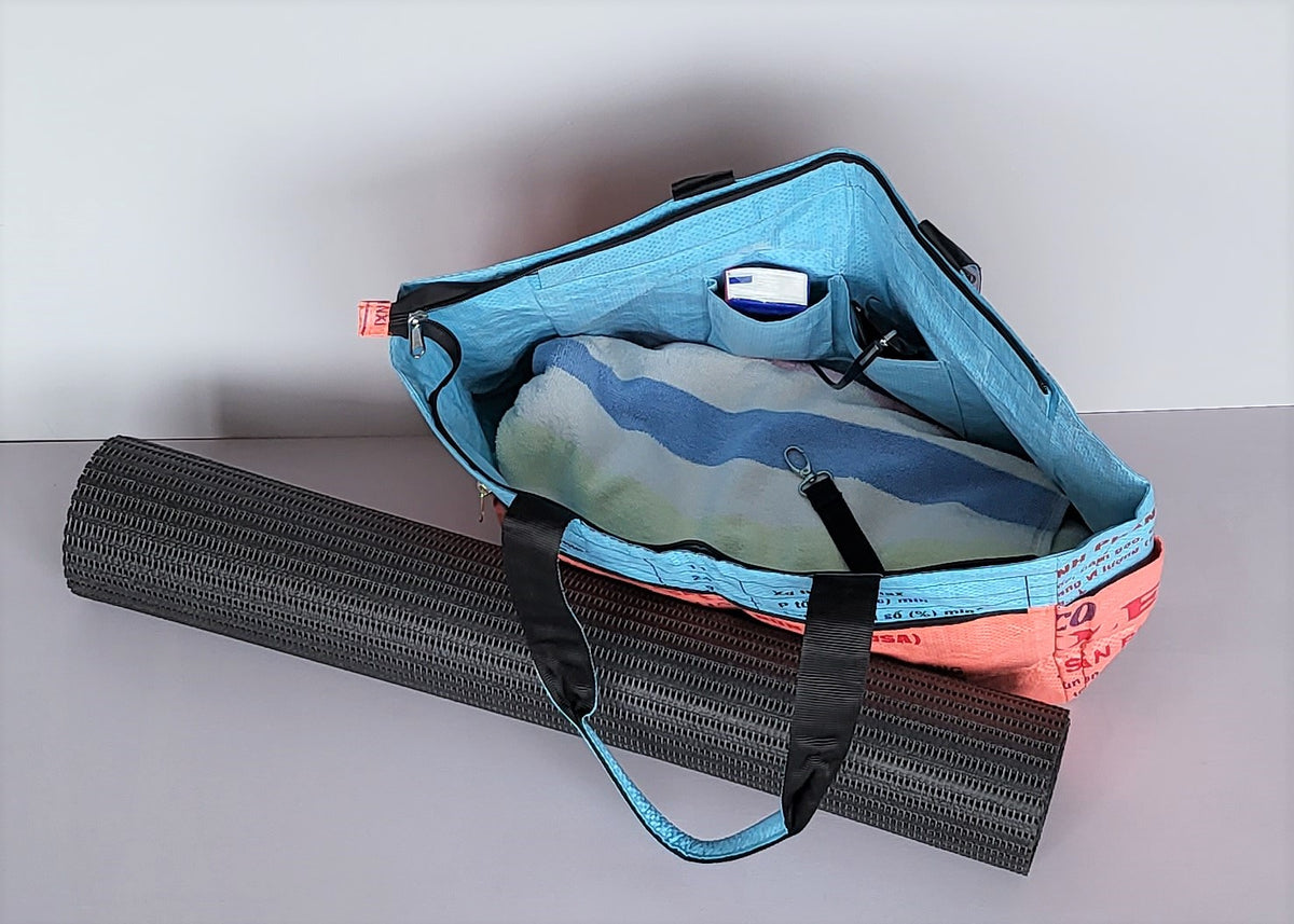 Strandtasche blau-rot mit Reisverschluss und Innen- und Außenfächern  upcycling Reissäcke